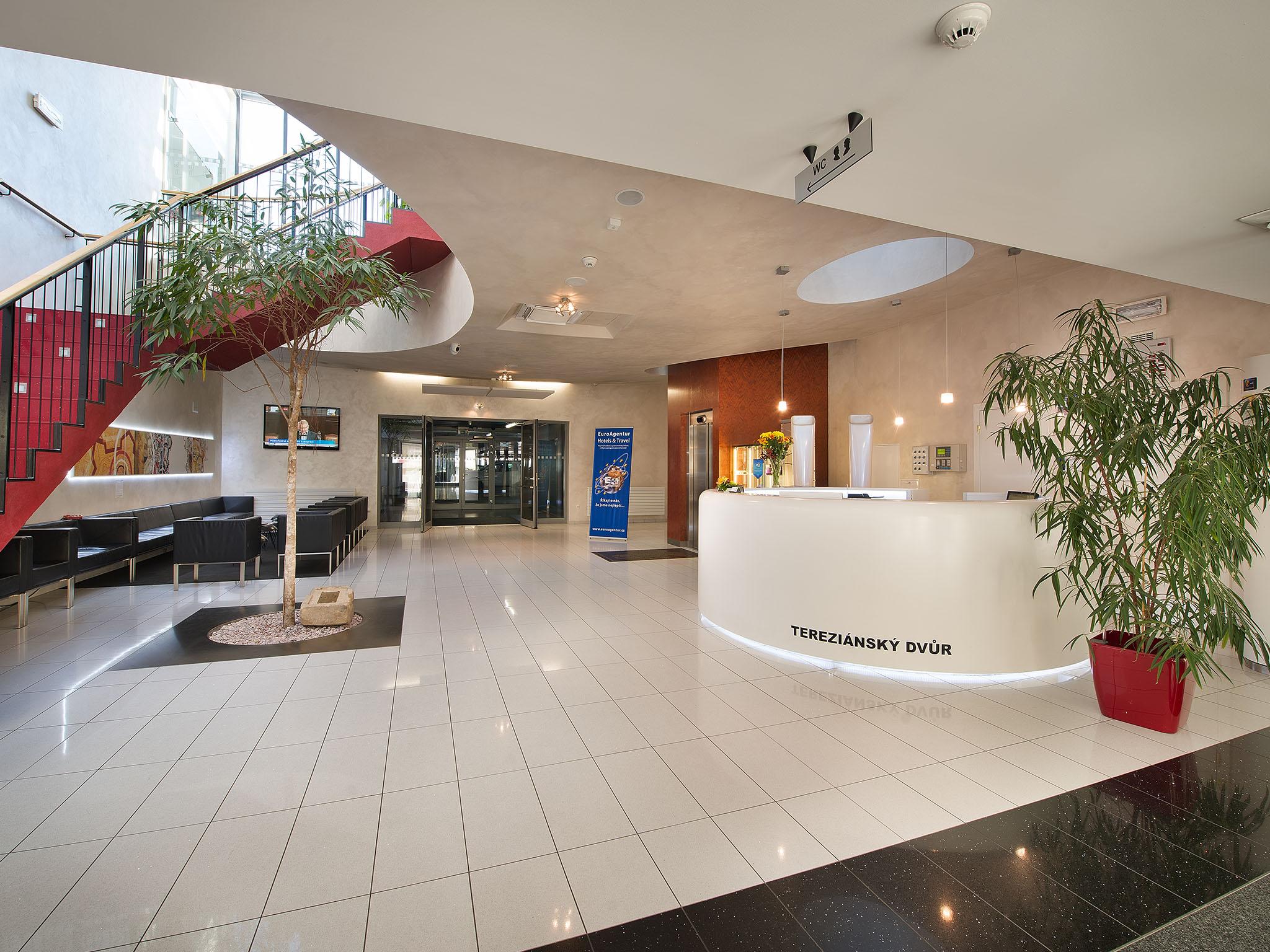 Ea Hotel Tereziansky Dvur Hradec Kralove Luaran gambar
