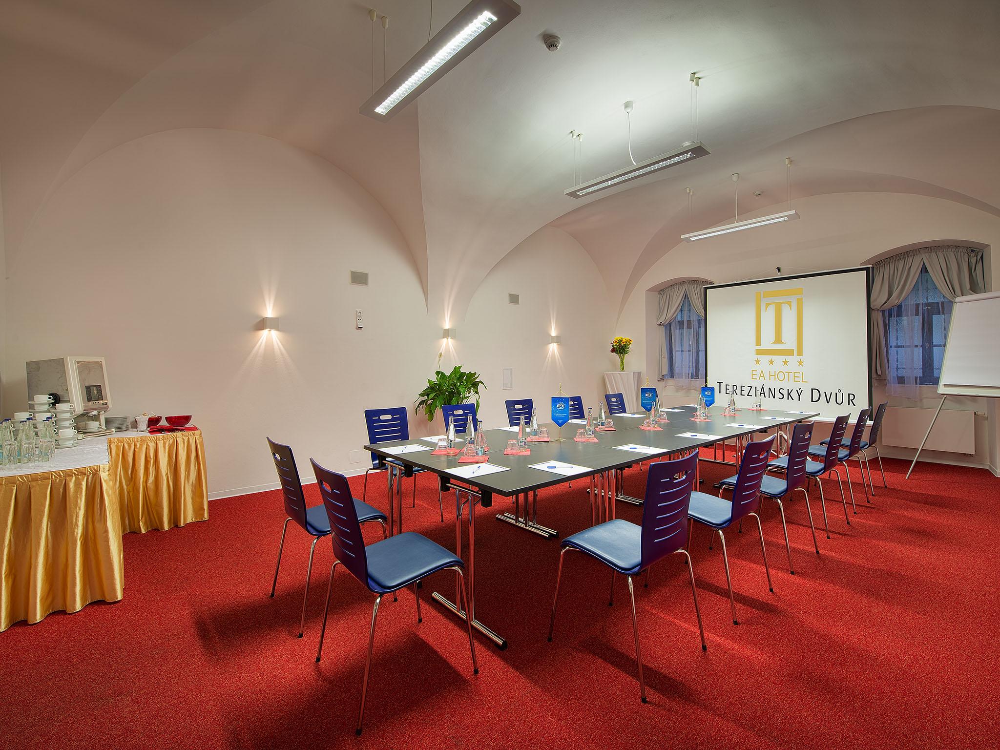 Ea Hotel Tereziansky Dvur Hradec Kralove Luaran gambar