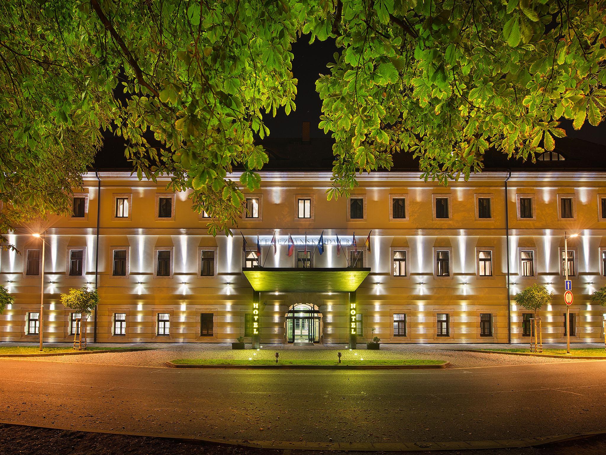Ea Hotel Tereziansky Dvur Hradec Kralove Luaran gambar