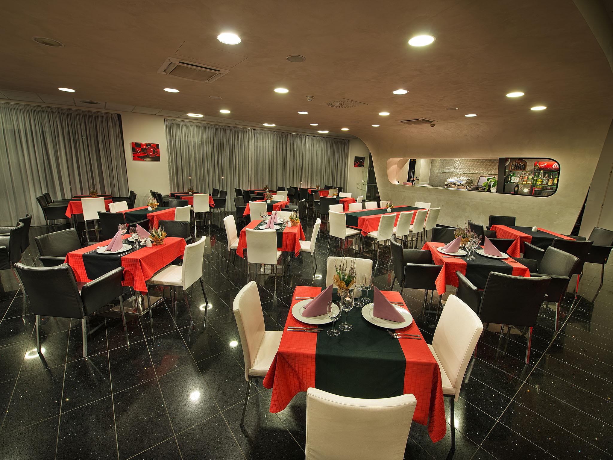 Ea Hotel Tereziansky Dvur Hradec Kralove Luaran gambar